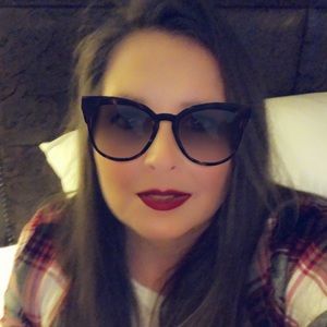 Meet your Posher, Lena